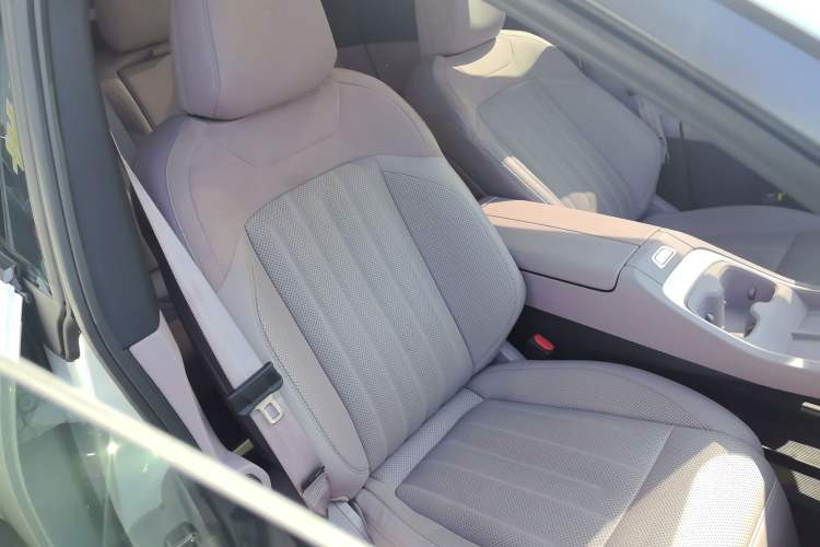 Used ONVO L60 2024 60 kWh Rear-Drive Version