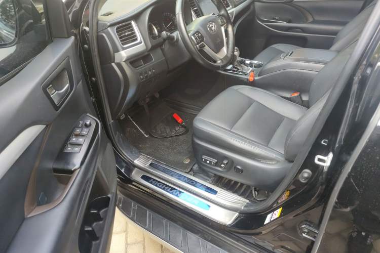 Used Toyota Highlander 2018 2.0T Four-Wheel Drive Prestige Version 7 Seats China VI Standard Driver Seat