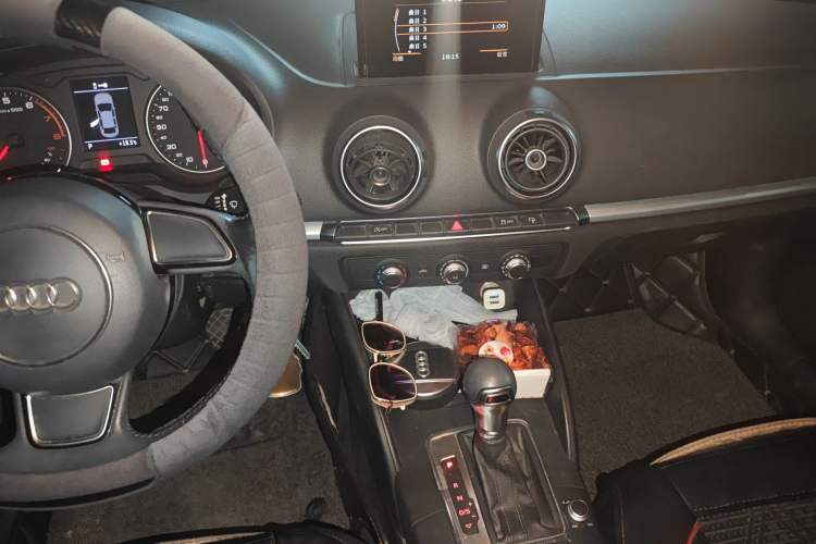 Used Audi A3 2016 Limousine 35 TFSI Ambition Edition Audio And AC Panel