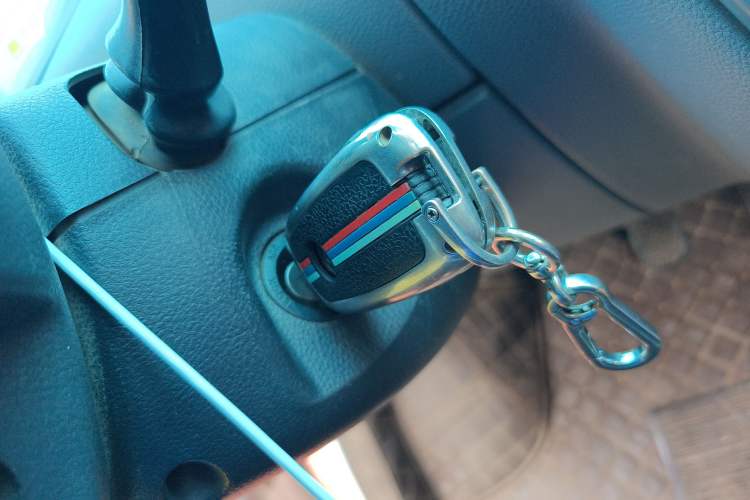 Used SAIC MAXUS Xintu V80 2019 2.5T Classic AMT Aoyuntong Facelifted Short-Wheelbase Mid-Roof 5/6-Seater