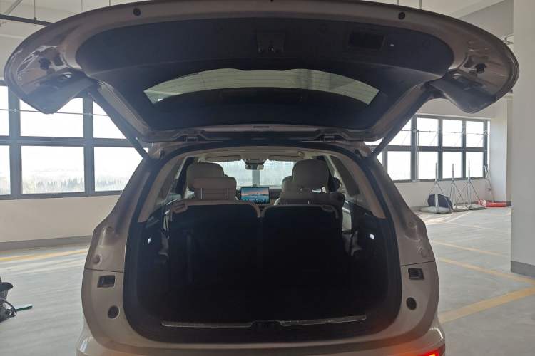 Used Hima AITO M7 2022 1.5T Four-Wheel Drive Luxury Edition Trunk