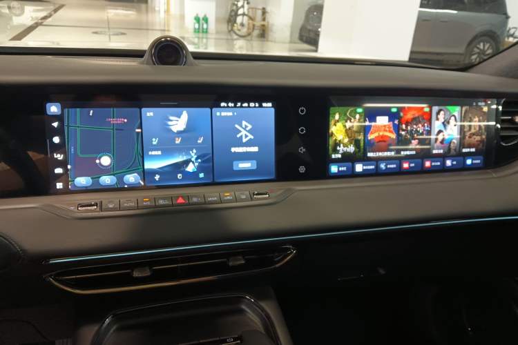 Used VOYAH FREE 2025 318 318 km Rear-Drive Touring Edition