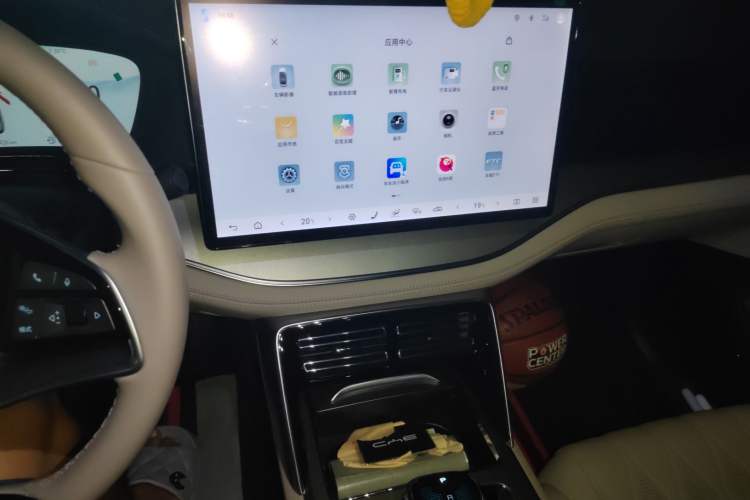 Used BYD Tang New Energy 2024 DM-i Glory Edition 112KM Prestige Model
