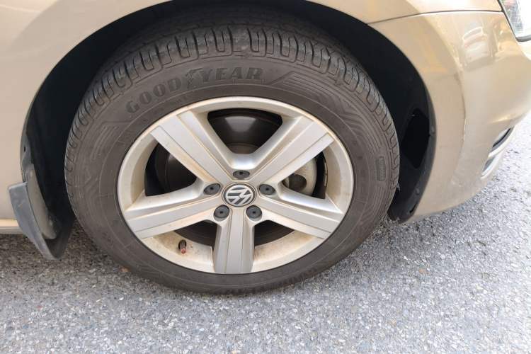 Used Volkswagen Golf 2016 230TSI Manual Comfort Version Right Front Wheel Hub