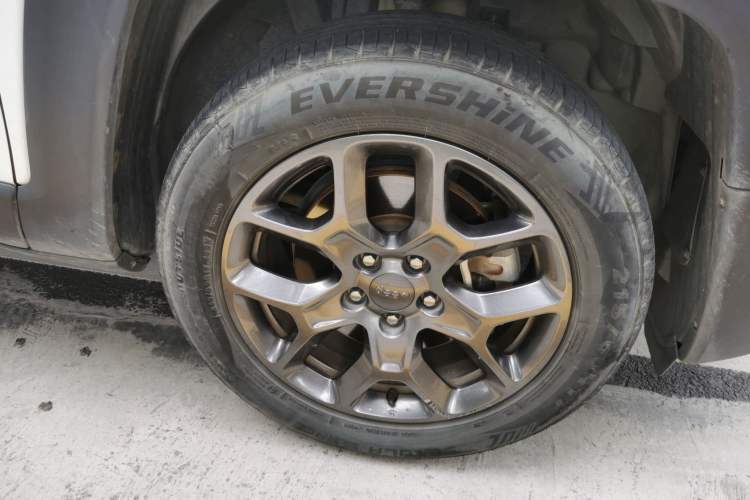 Used Jeep Renegade 2017 180T Automatic Kinetic Edition+ Right Front Wheel Hub