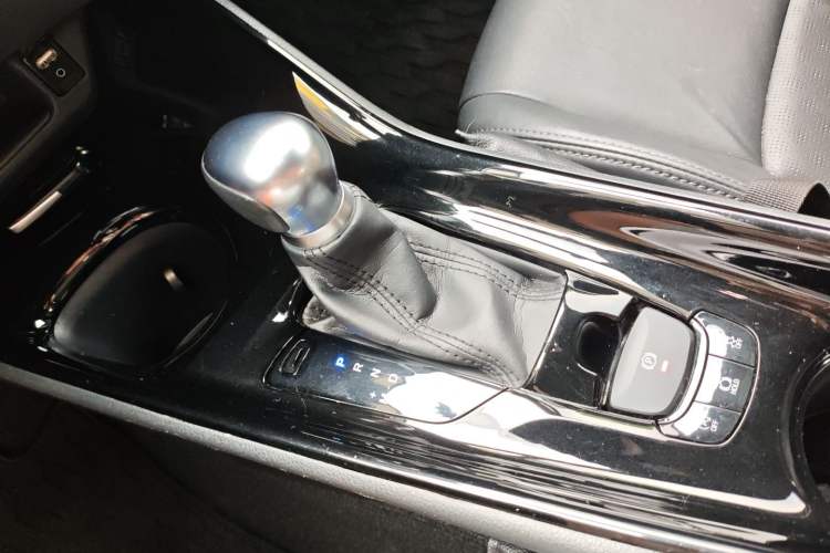 Used Toyota IZOA 2018 2.0L Yichi Edition China V Standard Gear Lever