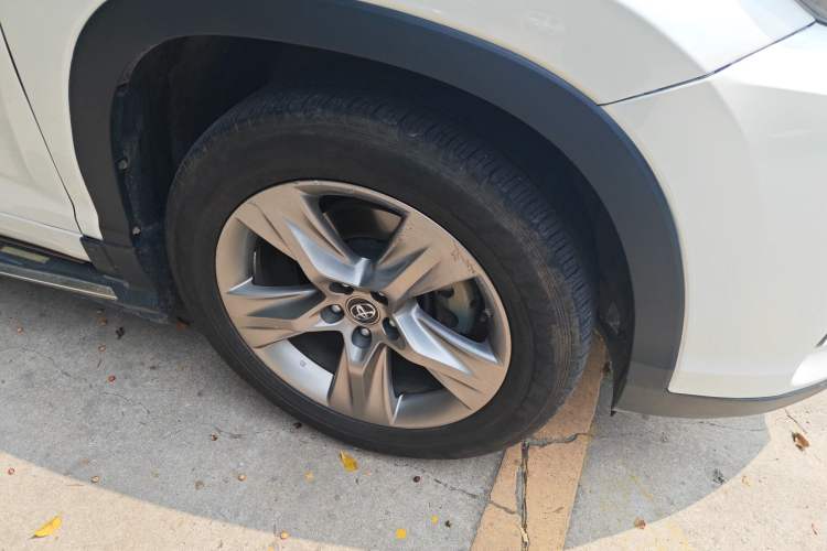 Used Toyota Highlander 2018 2.0T Four-Wheel Drive Luxury Version 7 Seats China VI Standard