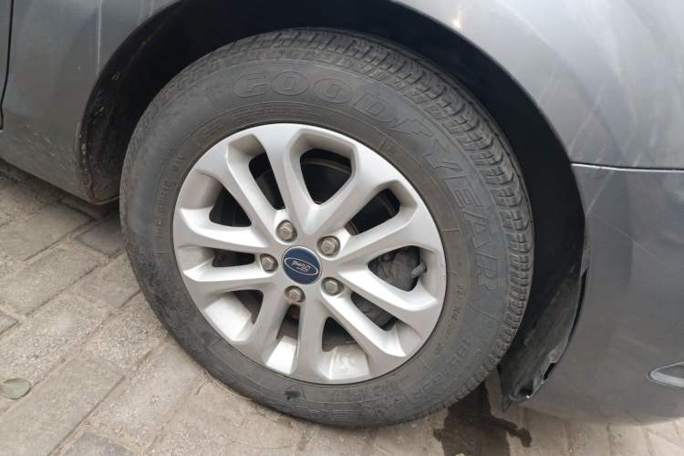 Used Ford Focus 2011 Sedan 1.8L Automatic Fashion Edition
