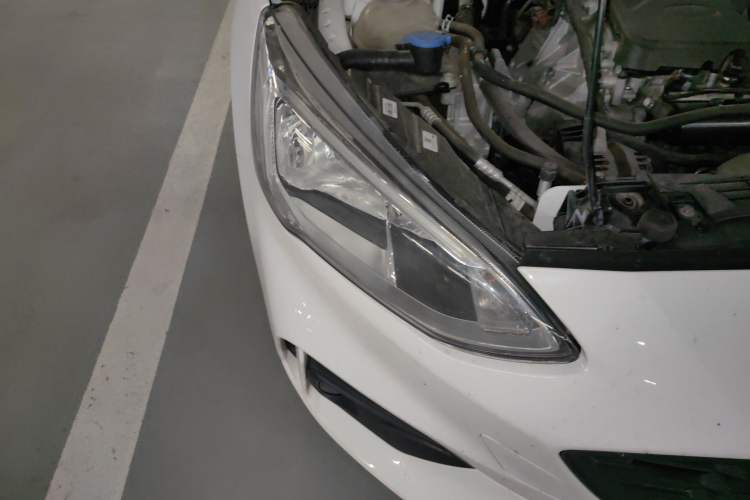 Used Ford Focus 2020 Hatchback EcoBoost 180 Automatic Trend Edition Right Front Headlight