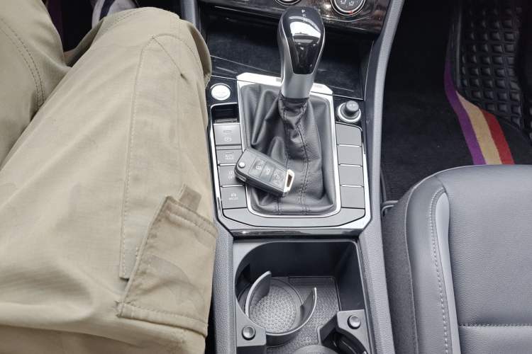 Used Volkswagen Sagitar 2021 200TSI DSG Excellence Edition Gear Lever