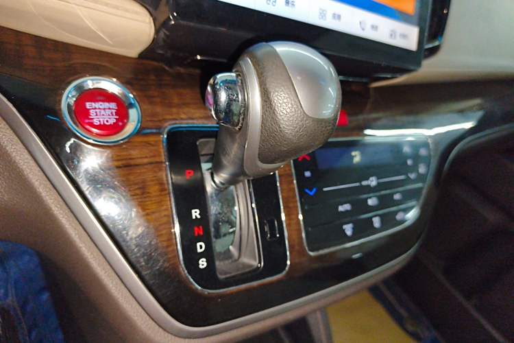 Used Honda Odyssey 2015 2.4L Smart Edition Gear Lever