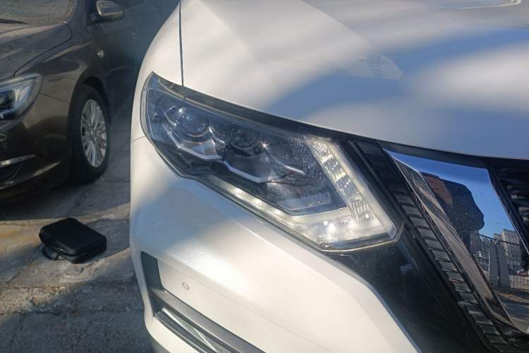 Used Nissan X-Trail 2020 2.0L XL Premium CVT 2WD SmartConnect Luxury Edition Right Front Headlight