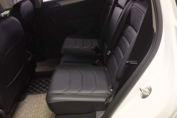 Used Volkswagen Tiguan L 2018 330TSI Automatic Two-Wheel Drive Comfort Edition Left Rear Seat