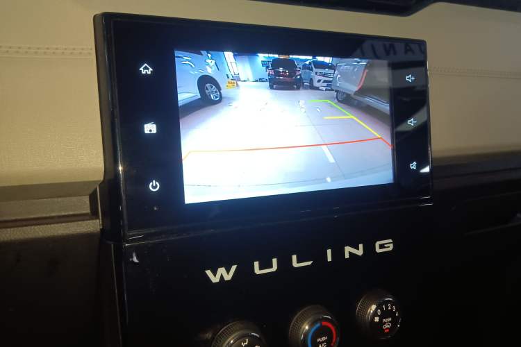 Used Wuling Hongguang PLUS 2020 1.5T Manual Commercial Vehicle 7 Seats Audio And AC Panel