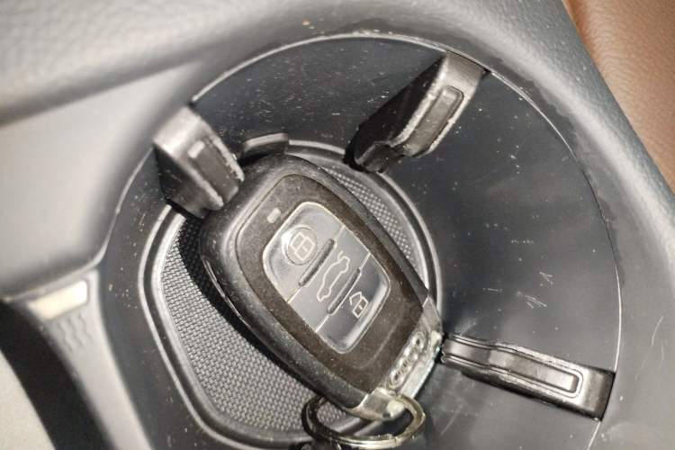 Used Audi Q5 2015 40 TFSI Comfort Model Interior 1