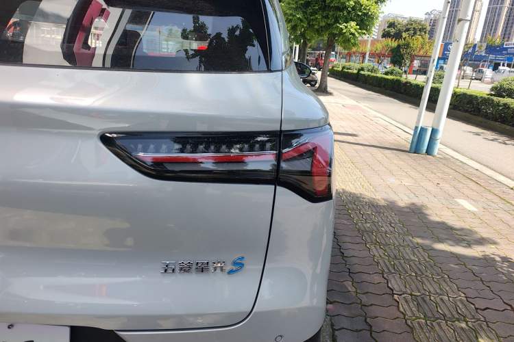 Used Wuling Xingguang S 2025 Model, 130km Flagship Edition Right Rear Taillight