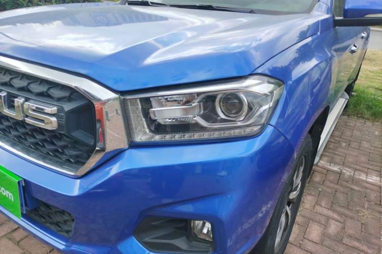 Used SAIC MAXUS T70 2021 2.0T Diesel Automatic Two-Wheel Drive Elite Version with Long Bed and High Ground Clearance