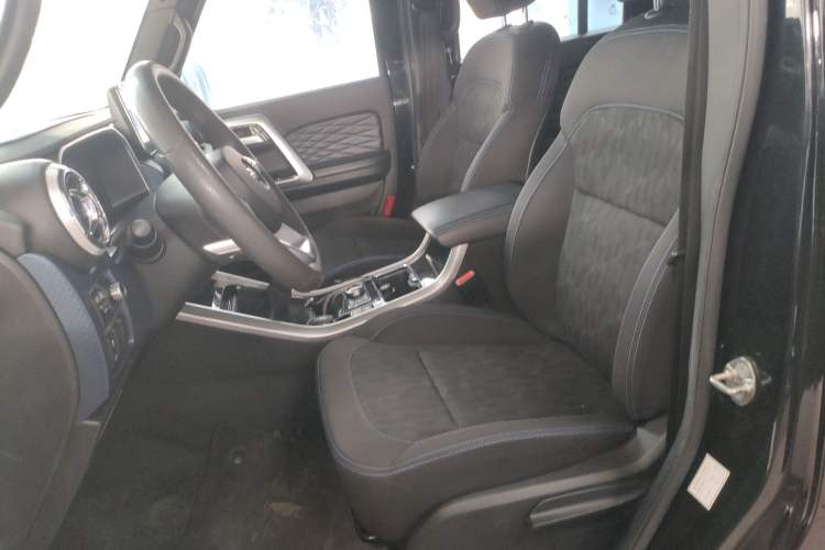 Used BAIC Off-Road BJ40 2018 PLUS 2.0D Manual Four-Wheel Drive Prestige Model China V Emission Standard
