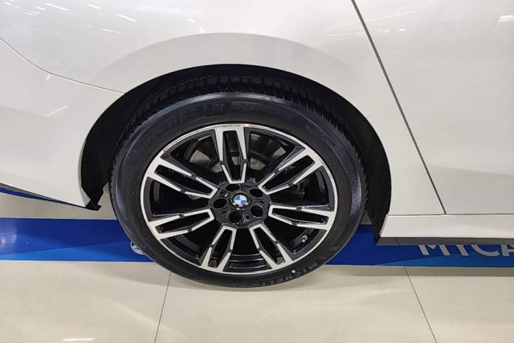 Used BMW 5 Series 2024 530Li Leading Model M Sport Package Right Rear Wheel Hub