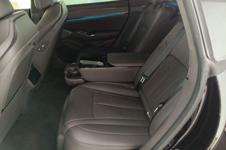 Used Denza Z9 2024 1100 km Four-Wheel Drive Max Version Left Rear Seat