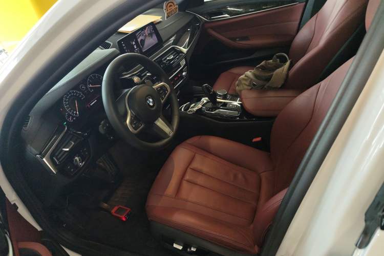 Used BMW 5 Series 2019 530Li Leading Model M Sport Package Left Front Seat