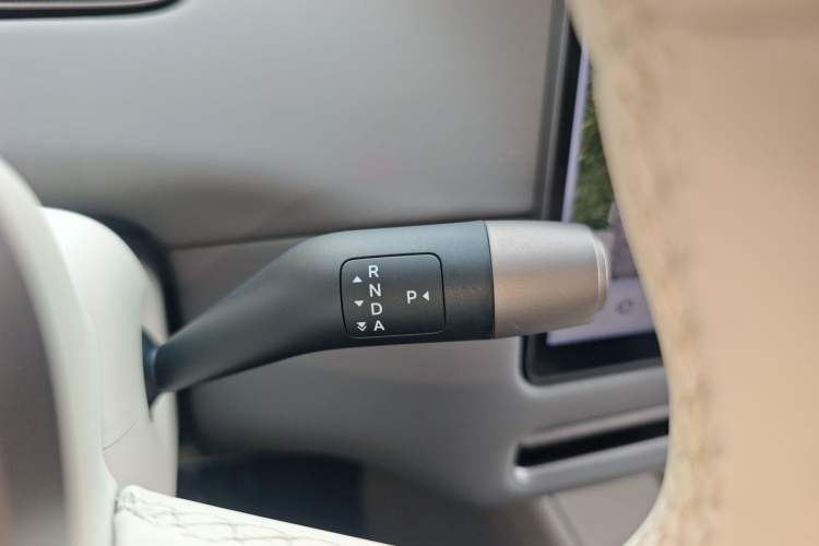 Used Li Auto i6 2025 Model Two-Wheel-Drive Standard Type Gear Lever