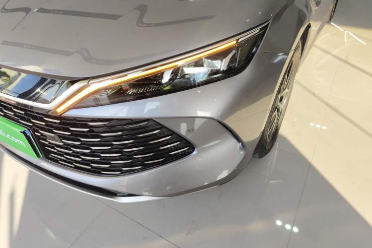 Used BYD Qin L 2025 DM-i Smart Drive 120KM Leading Model