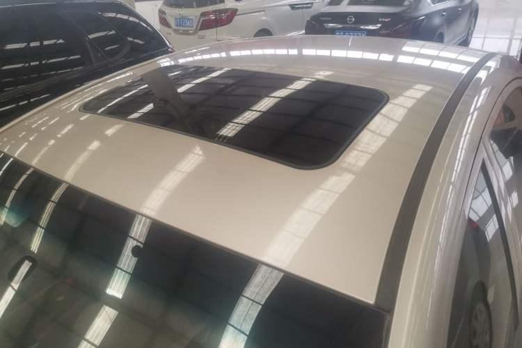 Used Roewe 350 2015 1.5L Manual Luxury Sunroof Edition
