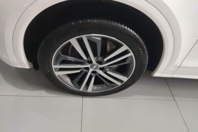 Used Audi Q5L 2020 Updated 40 TFSI Prestige Fashion Edition Left Front Wheel Hub