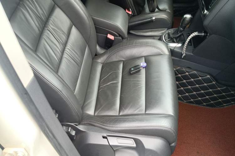 Used Volkswagen Touran 2013 1.4T DSG Smart Edition 7-Seater Right Front Seat