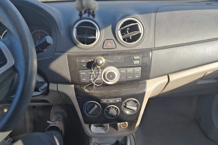 Used Changan Alsvin V3 2015 1.4L Manual Meiruan Model China V Standard
