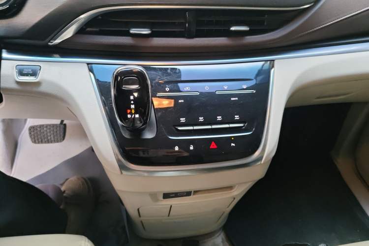 Used Buick GL8 2022 Land Cruiser Executive Class 652T Comfort Model Gear Lever