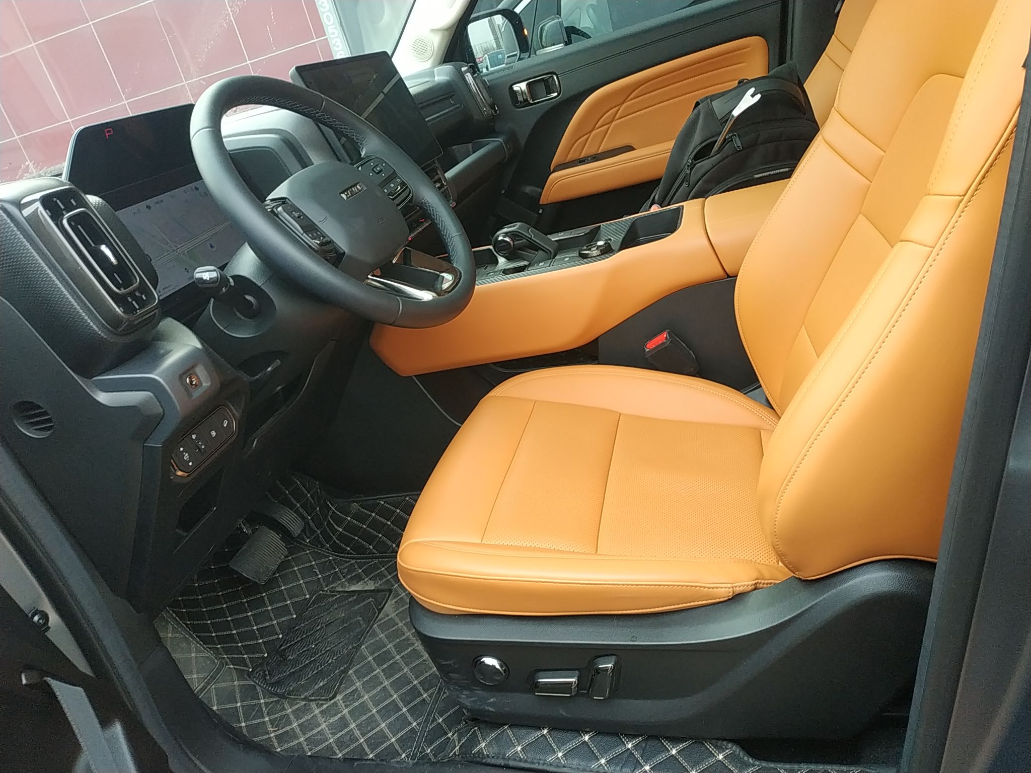 المقاعد الأمامية داخل السيارة