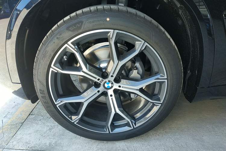 Used BMW X5 2025 Model, xDrive 30Li Prestige M Sport Night Package
