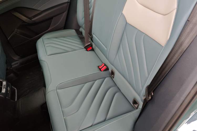 Used Volkswagen Tharu 2023 300TSI Two-Wheel-Drive Moon Luxury Edition Left Rear Seat