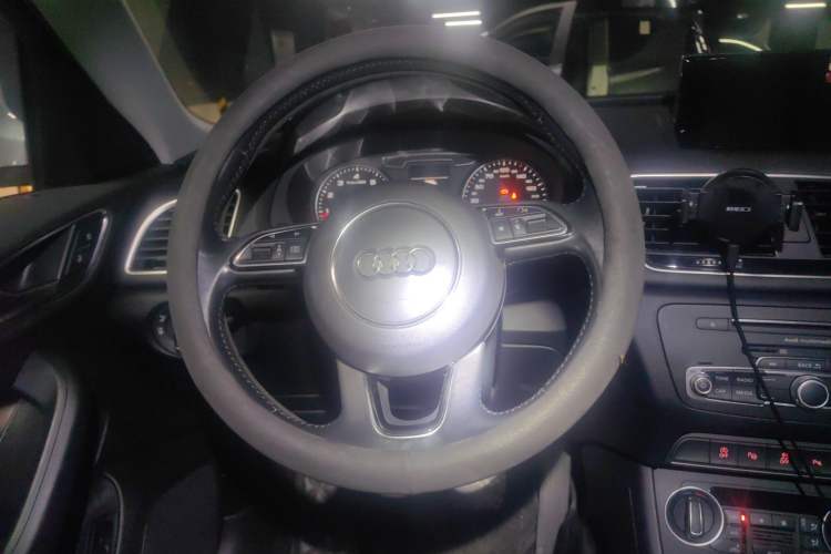 Used Audi Q3 2017 30 TFSI Fashion Model Steering Wheel