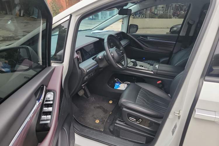 Used GAC Trumpchi M8 2024 Master Series 400T Prestige Edition
