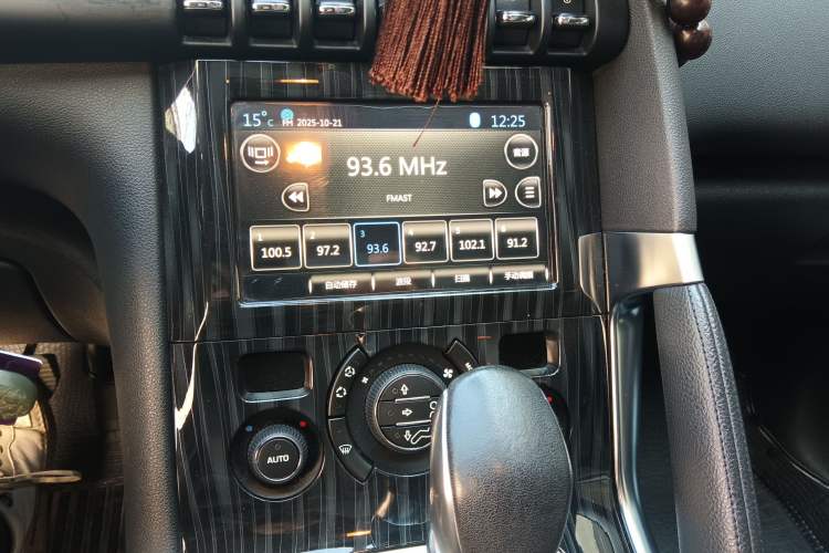 Used Peugeot 3008 2015 1.6THP Automatic Prestige Edition Audio And AC Panel