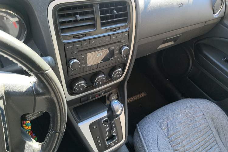 Used Dodge Caliber 2010 2.0 SXT Audio And AC Panel