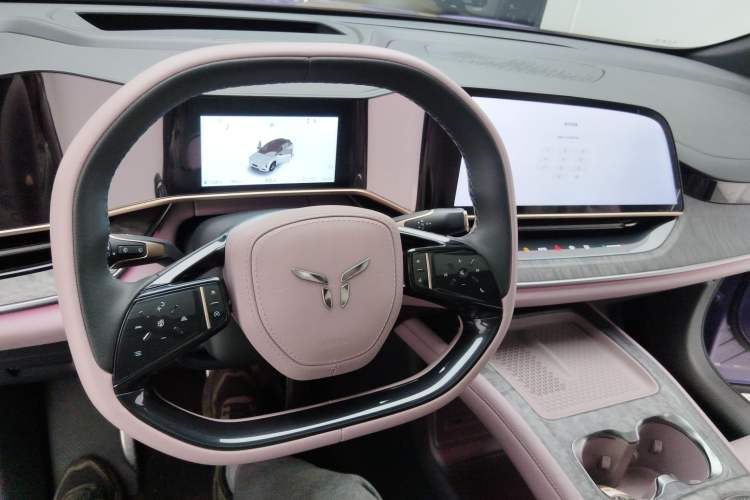 Used Hongqi Tiangong 08 2025 680 Ultra Four-Wheel-Drive Version
