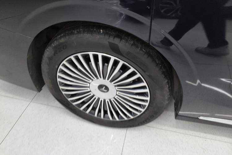 Used VOYAH Dream 2025 PHEV Four-Wheel-Drive Flagship Kunpeng Edition Right Rear Wheel Hub