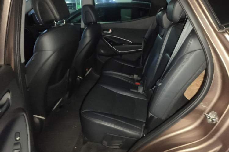 Used Hyundai Santa Fe 2015 2.0T Automatic 4x4 Top-Grade 7-Seater
