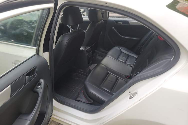 Used Volkswagen Sagitar 2012 1.6L Automatic Comfort Edition Left Rear Seat