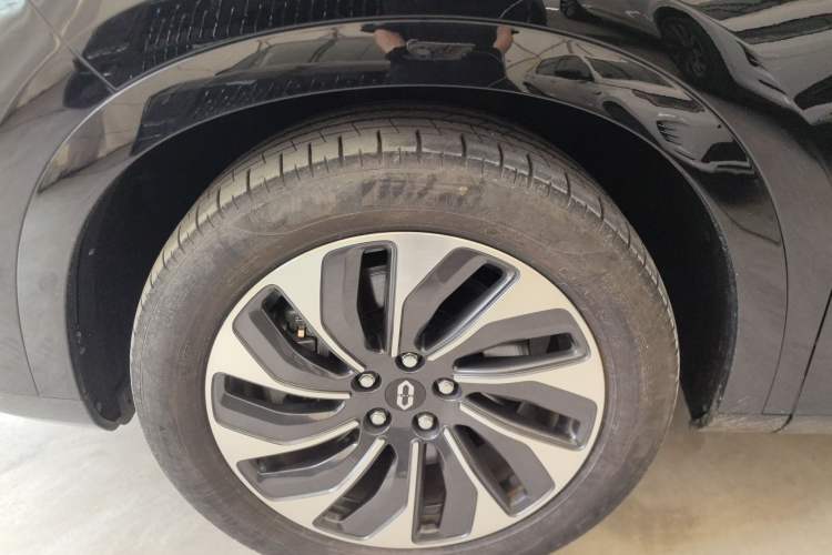 Used Hima AITO M7 2024 1.5T Rear-Drive Plus Version 5 Seats Left Front Wheel Hub