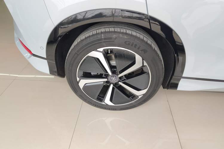 Used BYD Song L EV 2025 Intelligent Driving Version 662 km LiDAR Excellence Edition
