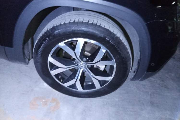 Used Volkswagen Teramont 2017 380TSI Four-Wheel Drive Luxury Edition Right Front Wheel Hub