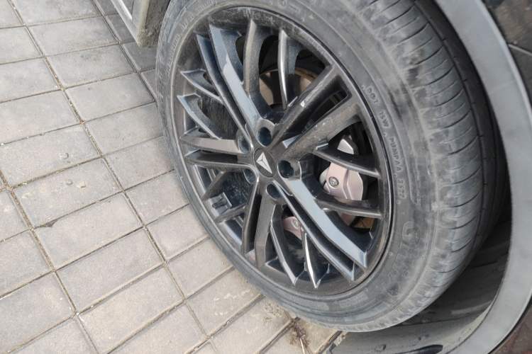 Used Deepal SL03 2022 1.5L 1200 Extended-Range Version Right Front Wheel Hub