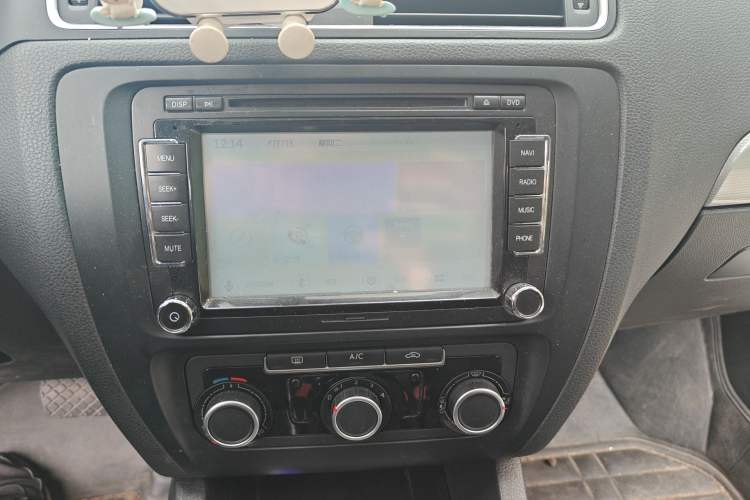 Used Volkswagen Sagitar 2014 Revised Version 1.6L Automatic Leading Edition
