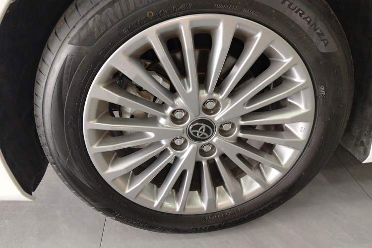 Used Toyota Camry 2024 Dual-Motor 2.0 HGVP Luxury Edition
