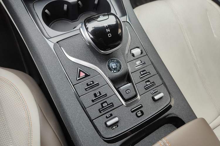 Used BYD Qin PLUS 2024 HONOR Edition DM-i 55KM Leading Model Gear Lever